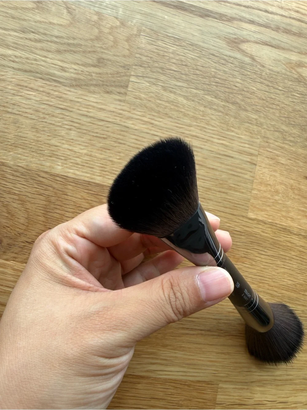 Makeup forever double-ended sculpting brush 158